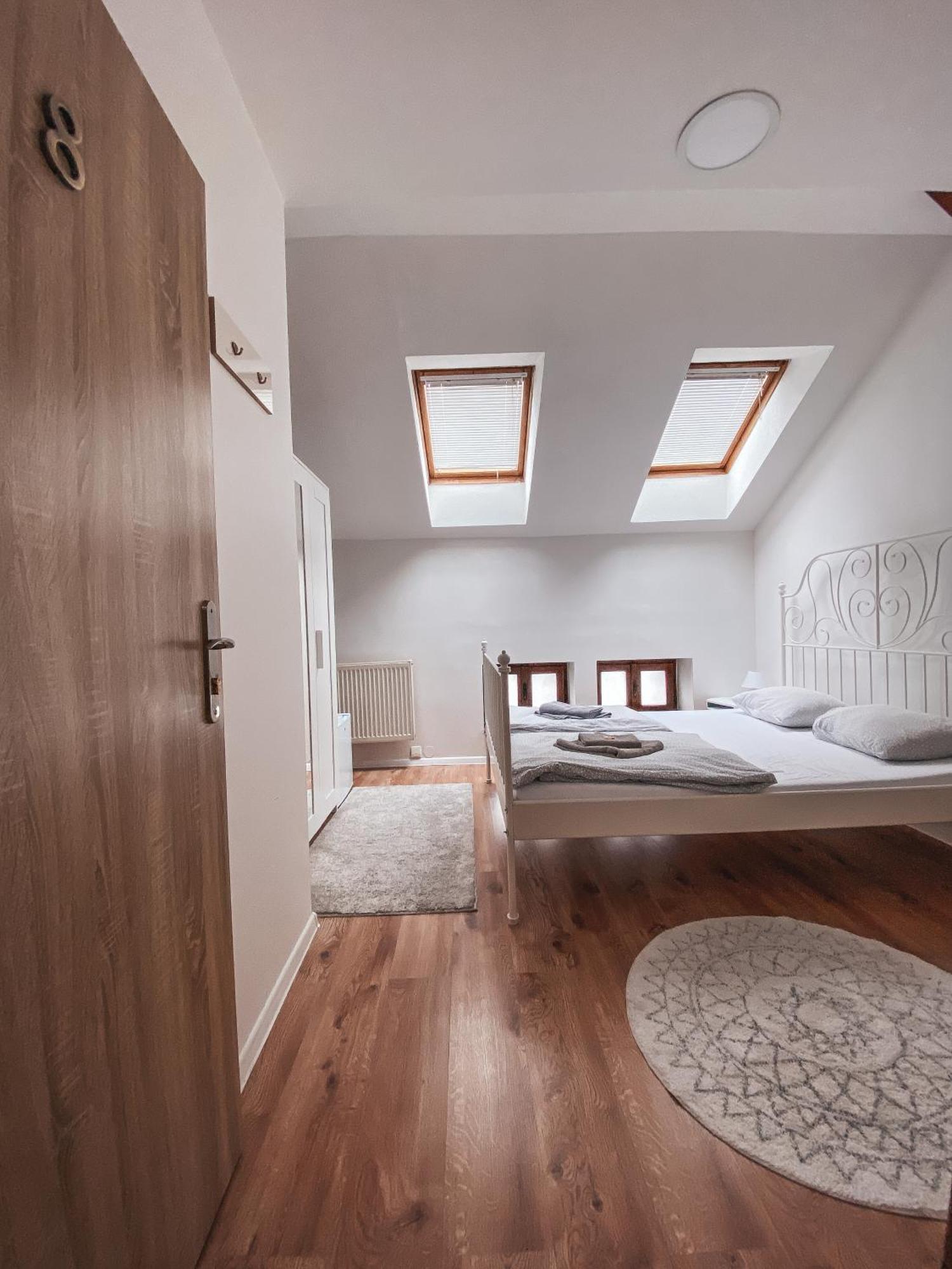 Blue Lotus Apartments Братислава Экстерьер фото