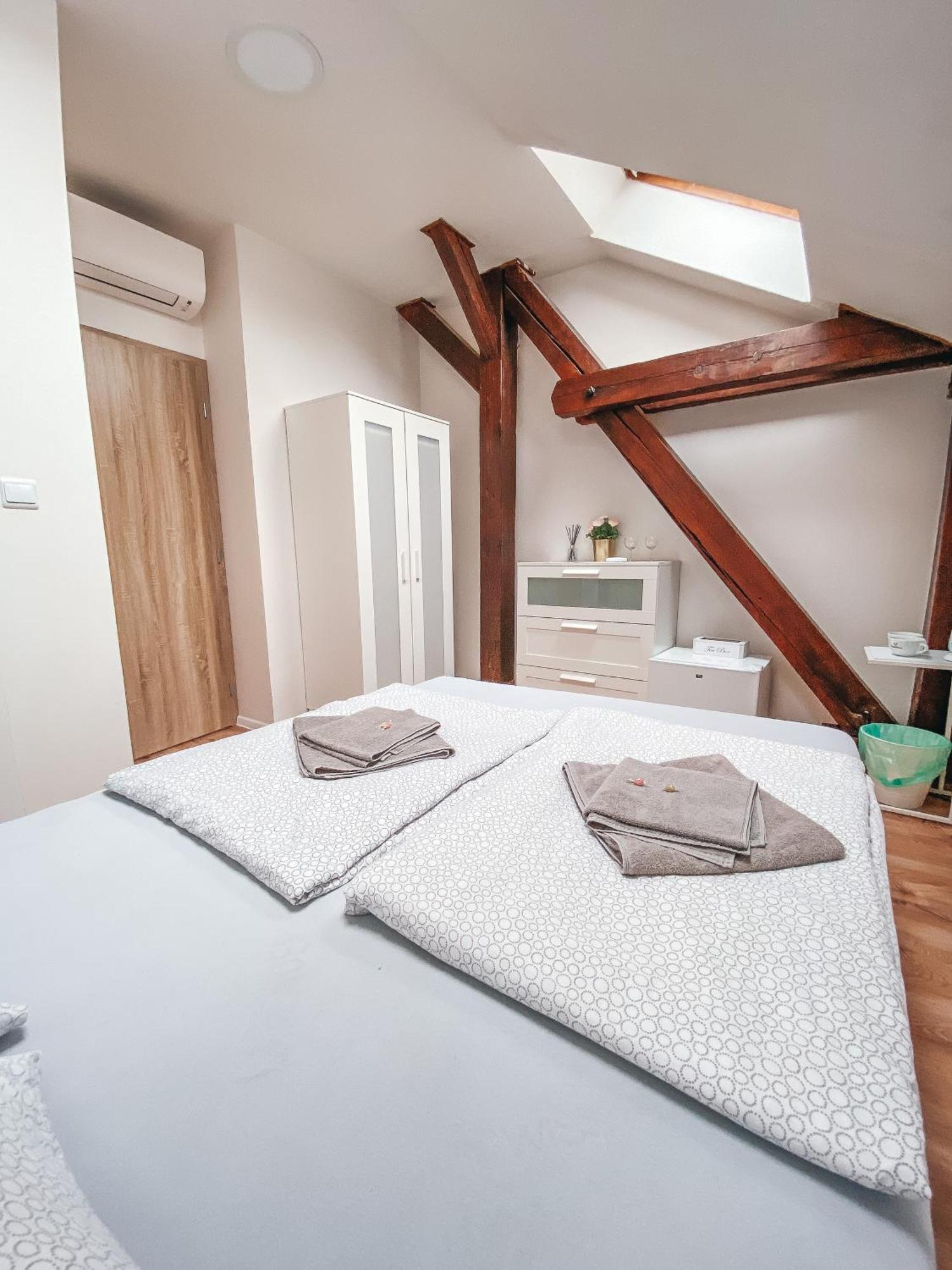 Blue Lotus Apartments Братислава Экстерьер фото
