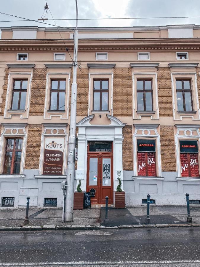 Blue Lotus Apartments Братислава Экстерьер фото